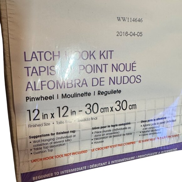 Wonderart Shaggy Latch Hook Rug Kit 12x12 rainbow swirl pillow wall hanging deco - Picture 4 of 6